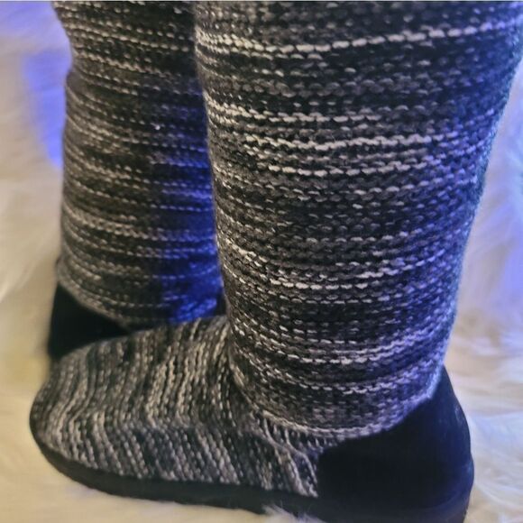 Black and white under the knee boots - Picture 4 of 6